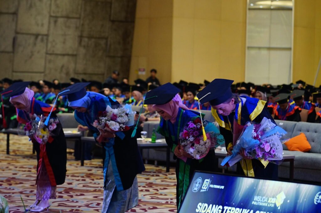 Politeknik LP3I Kukuhkan 425 Lulusan Vokasi Unggul